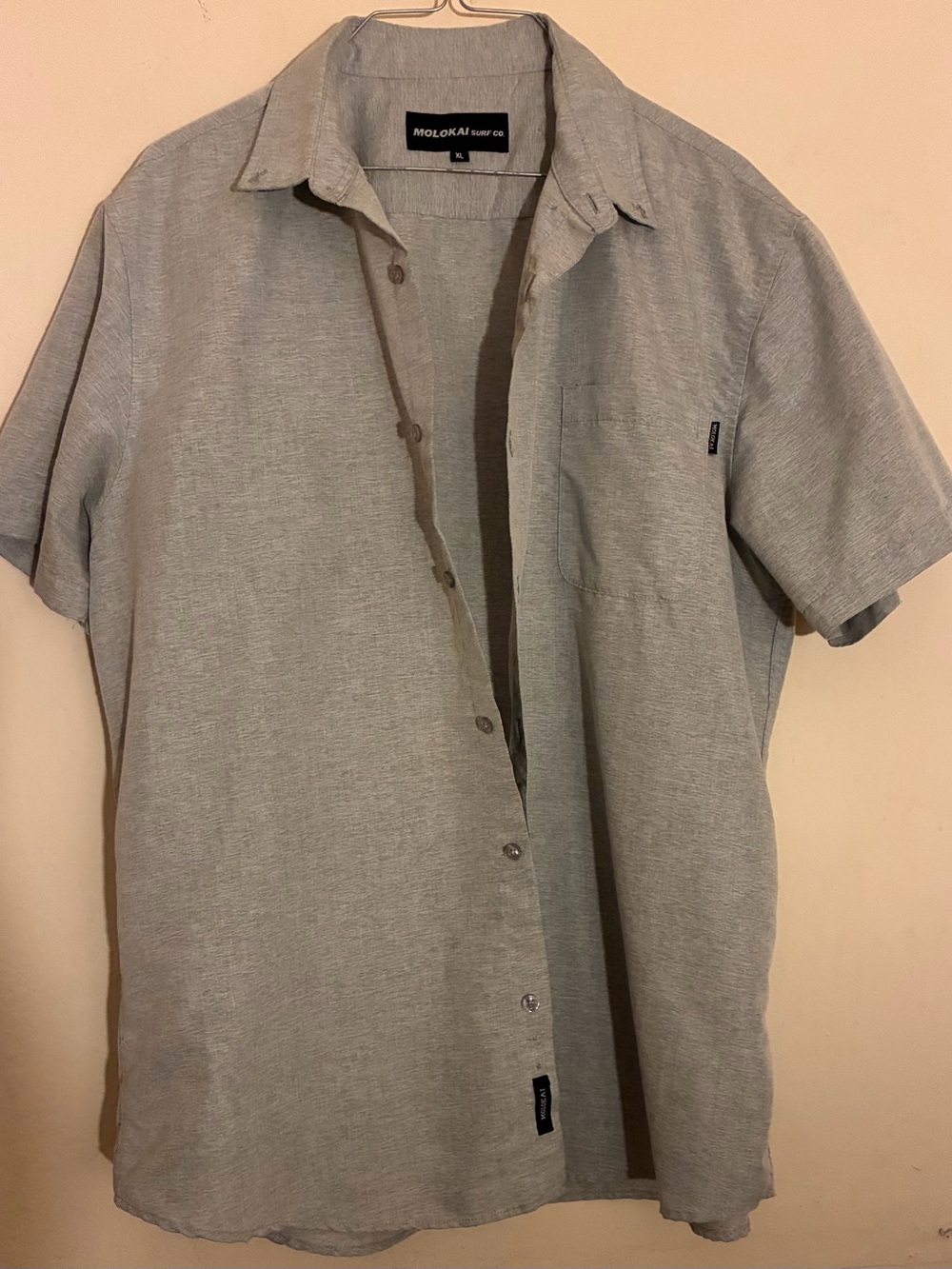 Molokai Men's Short-Sleeve Casual Button-Down Shirt in Light Gray